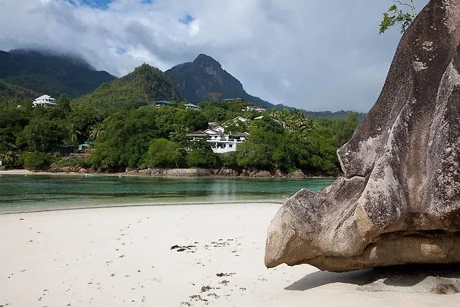 Edens Resort Port Glaud